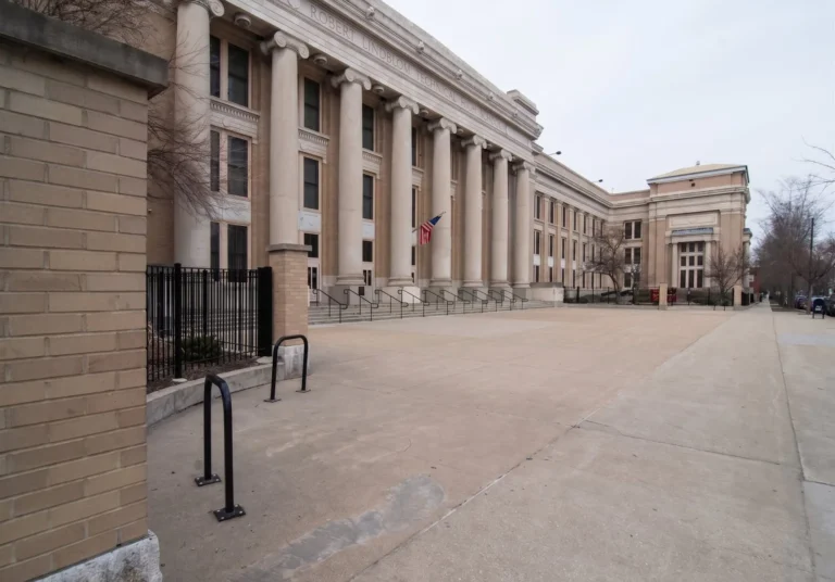 Lindblom High School (cps)